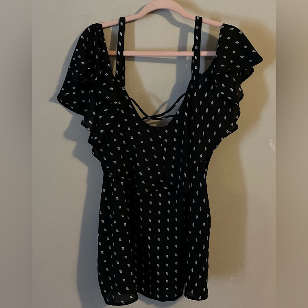 torrid Black Ruffle Cold-Shoulder Blouse with White Diamond Print